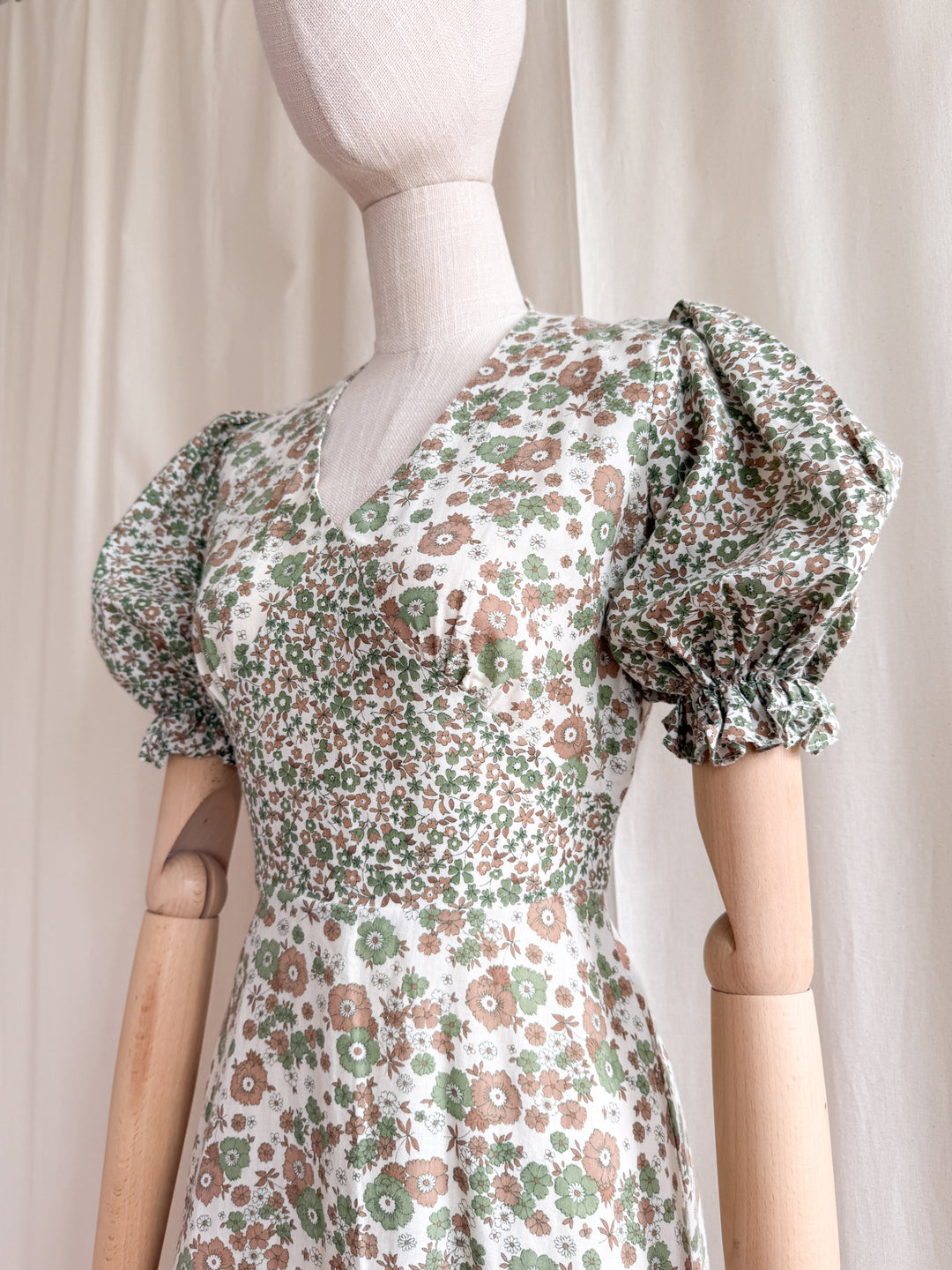 Gorgeous Rare 70s Earthy Green and Brown Floral Cotton Puff Sleeve Maxi Dress