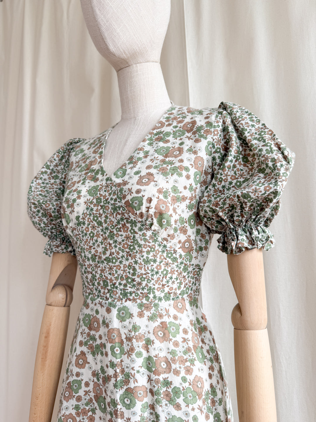 Gorgeous Rare 70s Earthy Green and Brown Floral Cotton Puff Sleeve Maxi Dress