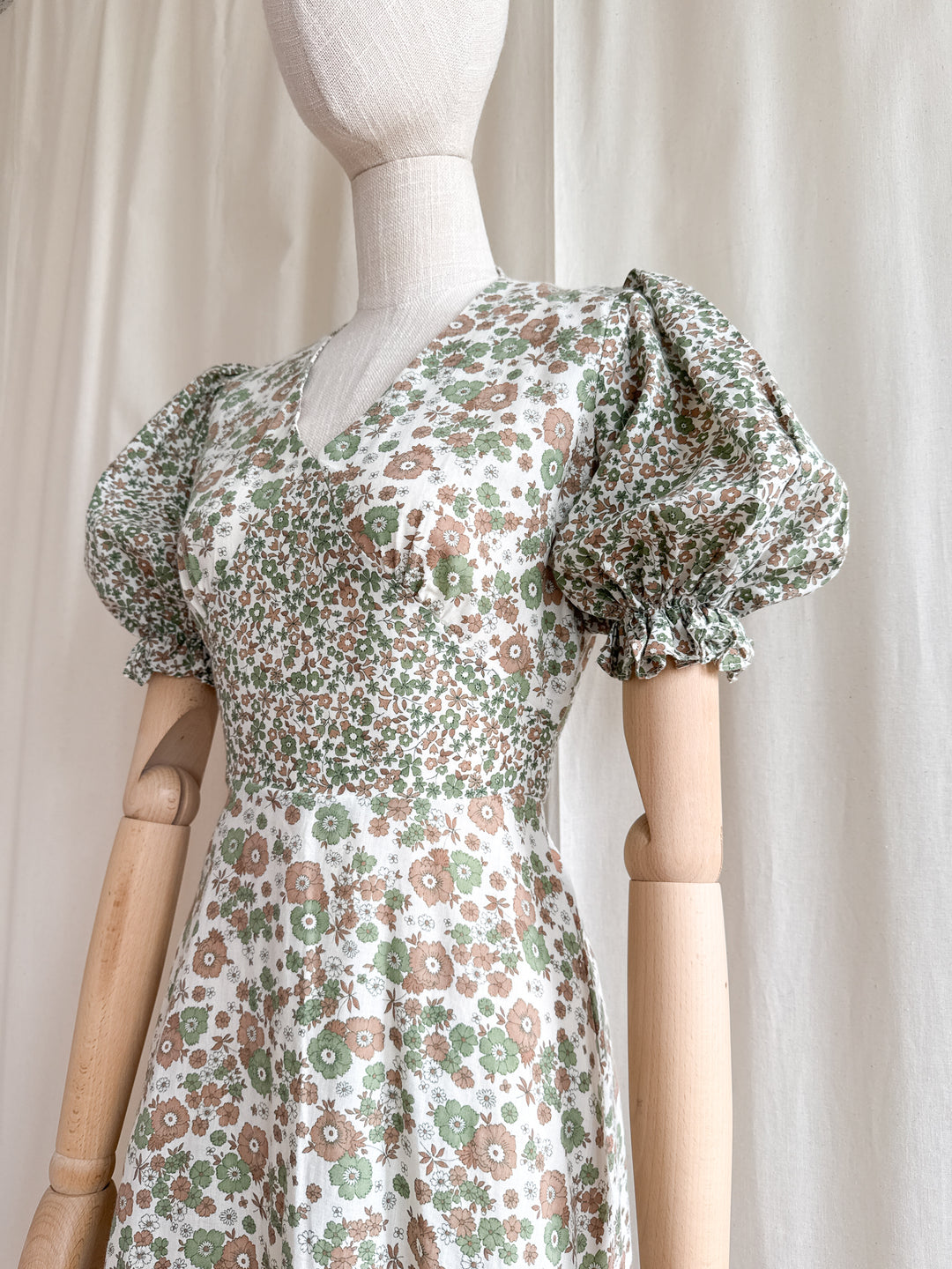 Gorgeous Rare 70s Earthy Green and Brown Floral Cotton Puff Sleeve Maxi Dress