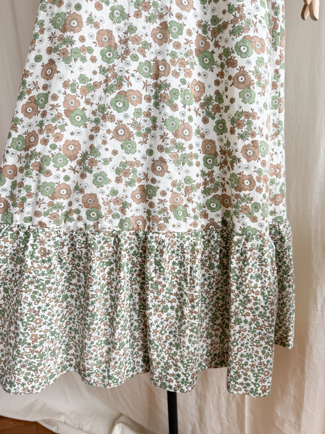 Gorgeous Rare 70s Earthy Green and Brown Floral Cotton Puff Sleeve Maxi Dress