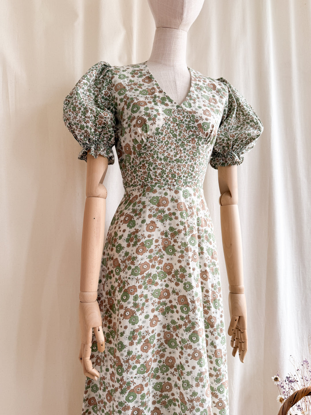 Gorgeous Rare 70s Earthy Green and Brown Floral Cotton Puff Sleeve Maxi Dress