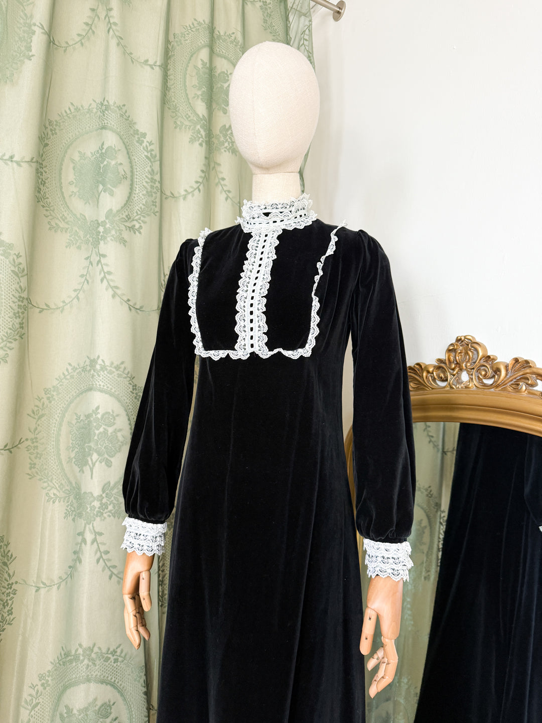 DESDEMONA ~ INCREDIBLE LATE 1960S QUAD BLACK VELVET GOTHIC MAXI DRESS