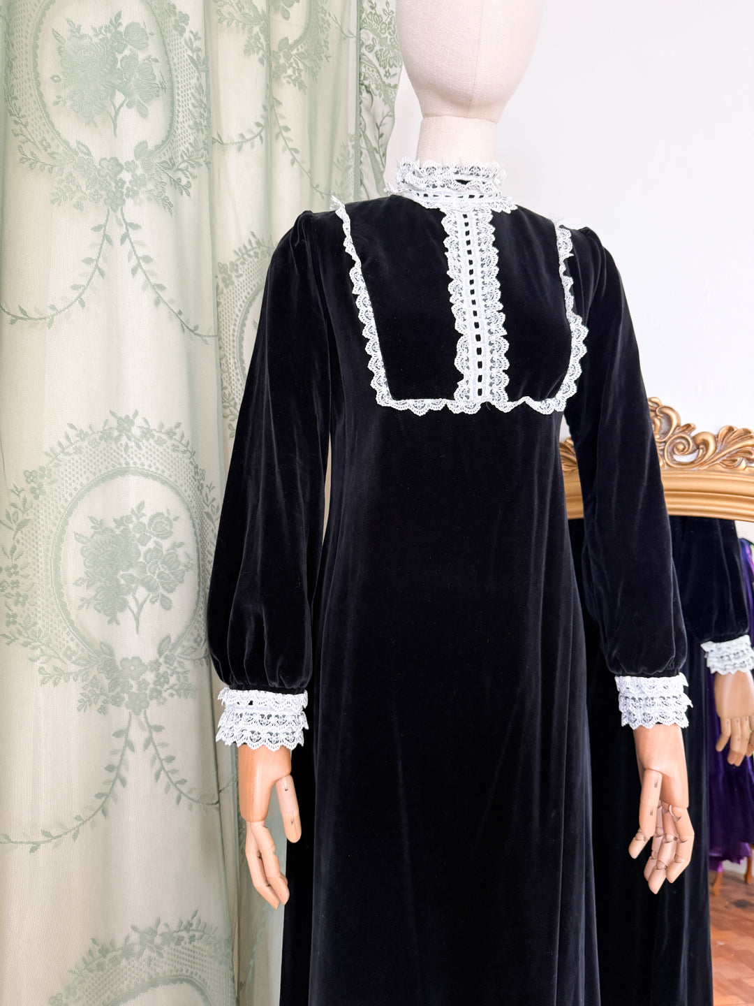 DESDEMONA ~ INCREDIBLE LATE 1960S QUAD BLACK VELVET GOTHIC MAXI DRESS