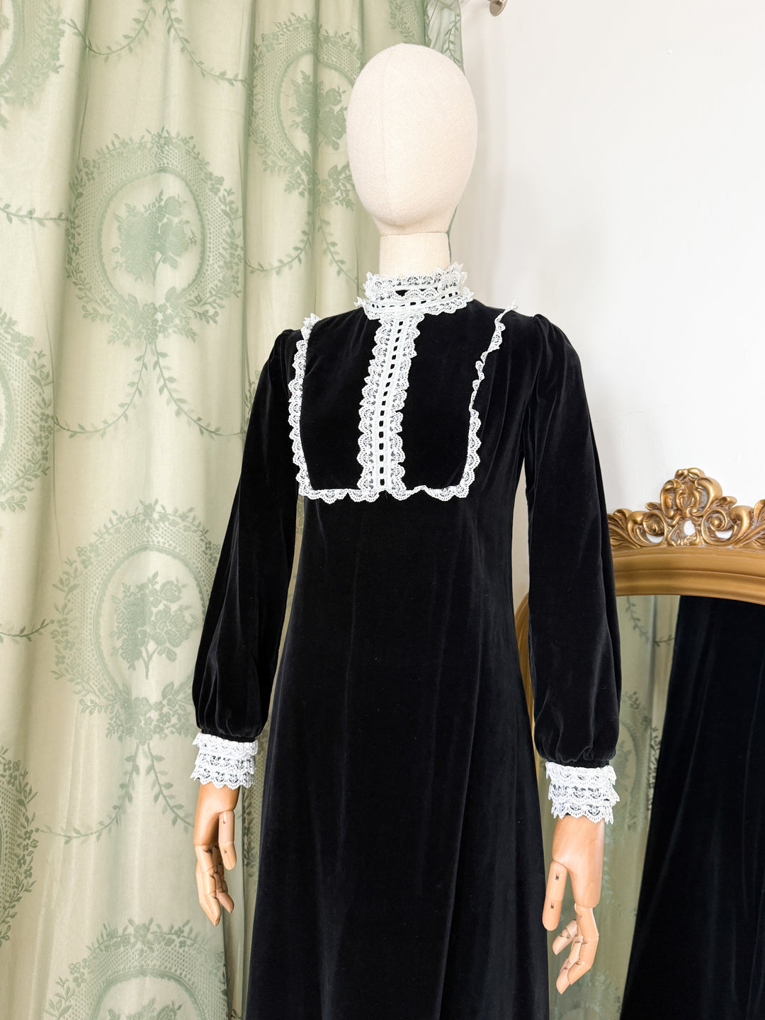 DESDEMONA ~ INCREDIBLE LATE 1960S QUAD BLACK VELVET GOTHIC MAXI DRESS