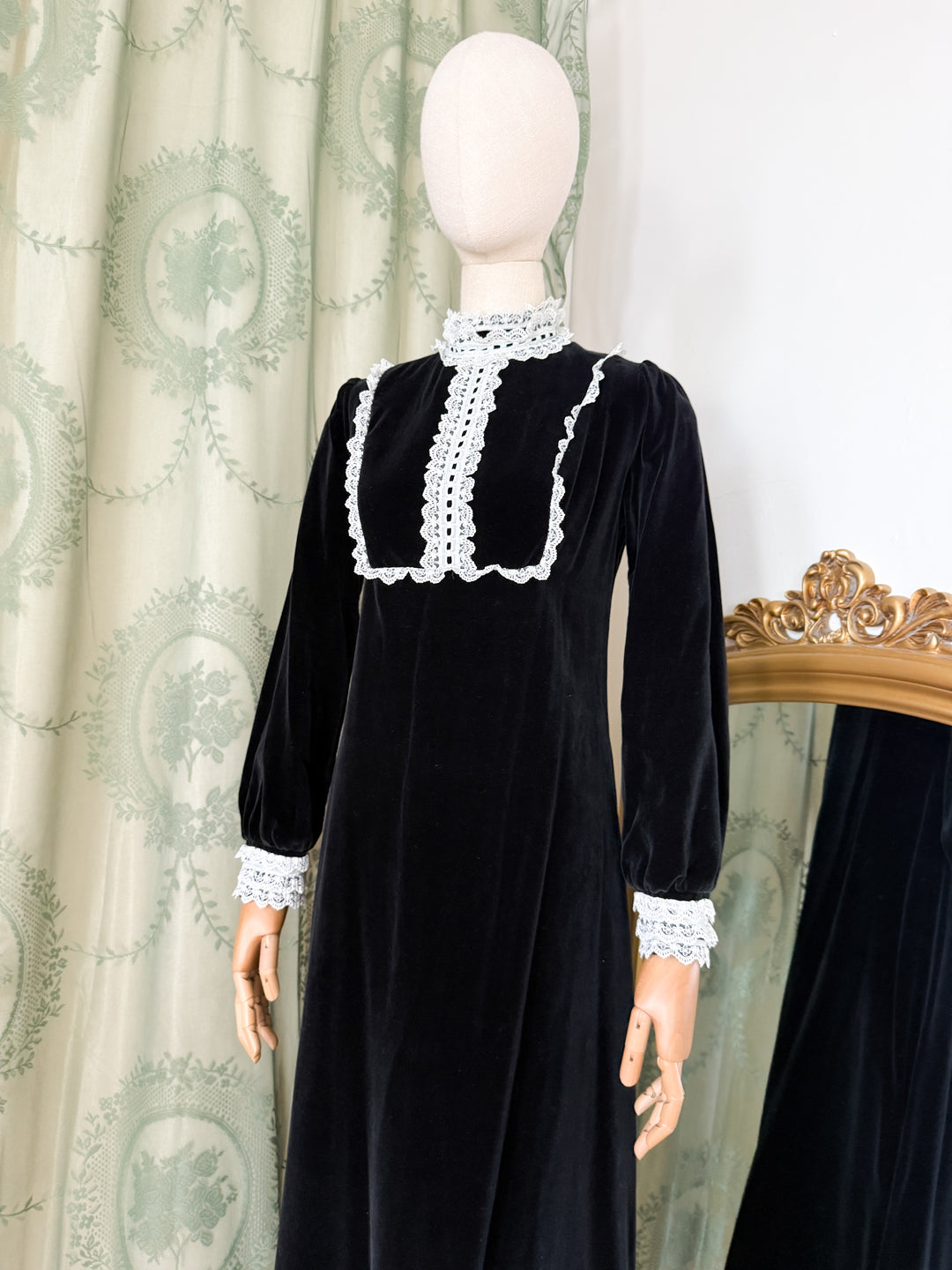 DESDEMONA ~ INCREDIBLE LATE 1960S QUAD BLACK VELVET GOTHIC MAXI DRESS