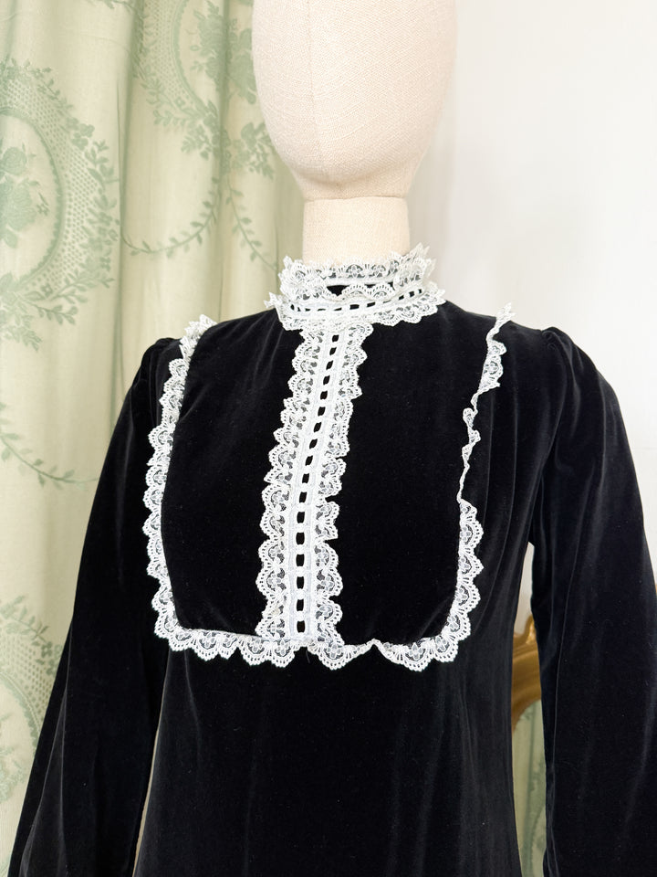 DESDEMONA ~ INCREDIBLE LATE 1960S QUAD BLACK VELVET GOTHIC MAXI DRESS