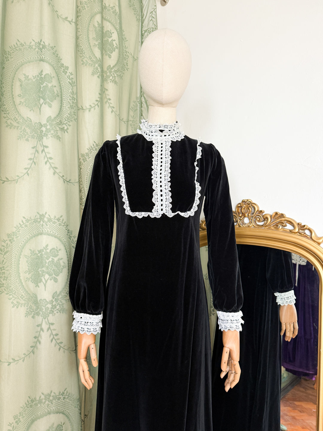 DESDEMONA ~ INCREDIBLE LATE 1960S QUAD BLACK VELVET GOTHIC MAXI DRESS