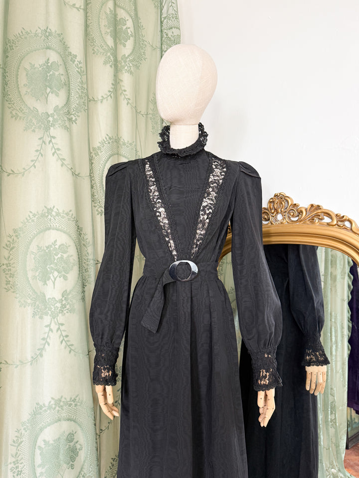 GRIMOIRE ~ DIVINE INSANE PRECIOUS RARE 1970S LEE BENDER AT BUS STOP MOIRE GROSGRAIN MAXI DRESS