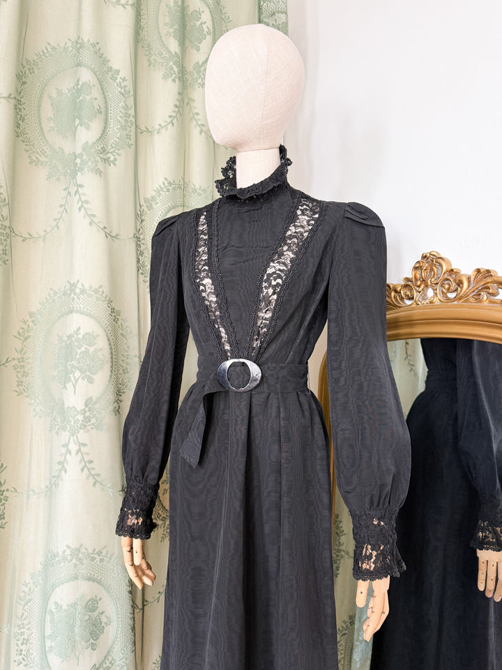 GRIMOIRE ~ DIVINE INSANE PRECIOUS RARE 1970S LEE BENDER AT BUS STOP MOIRE GROSGRAIN MAXI DRESS