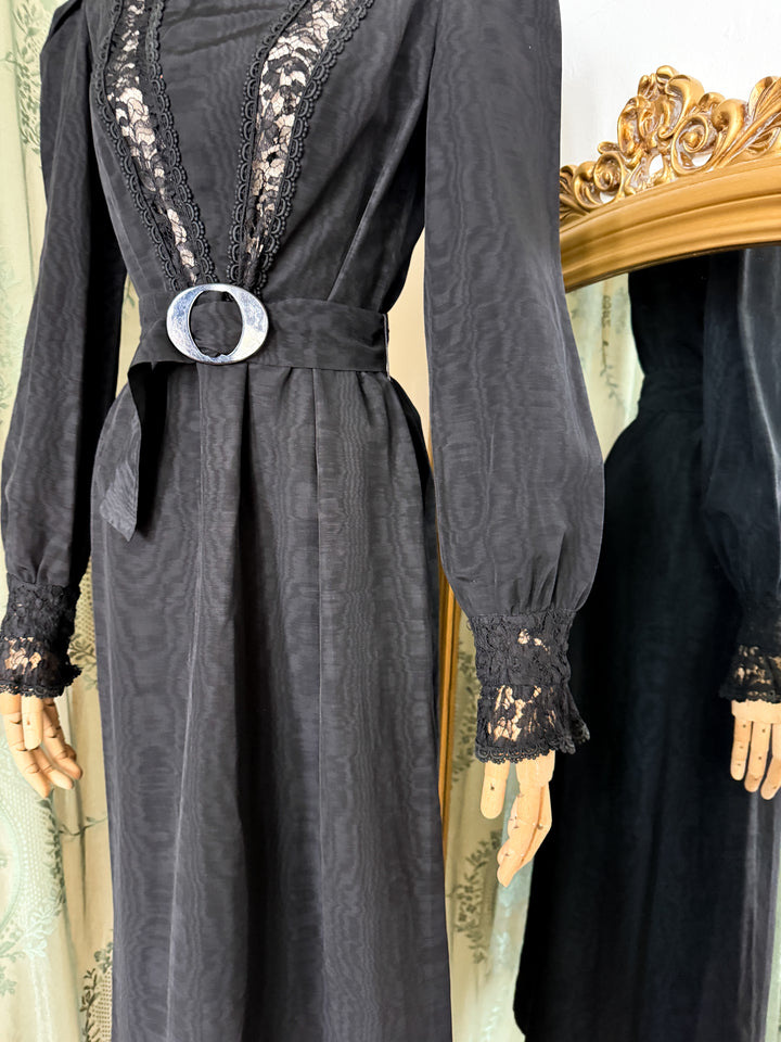 GRIMOIRE ~ DIVINE INSANE PRECIOUS RARE 1970S LEE BENDER AT BUS STOP MOIRE GROSGRAIN MAXI DRESS
