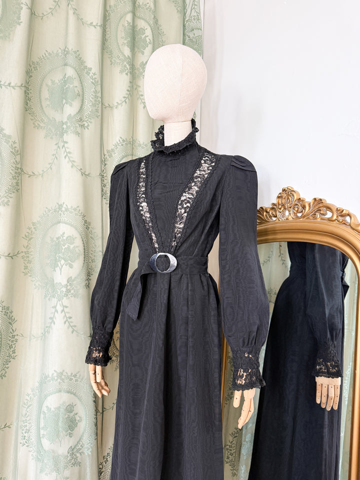 GRIMOIRE ~ DIVINE INSANE PRECIOUS RARE 1970S LEE BENDER AT BUS STOP MOIRE GROSGRAIN MAXI DRESS