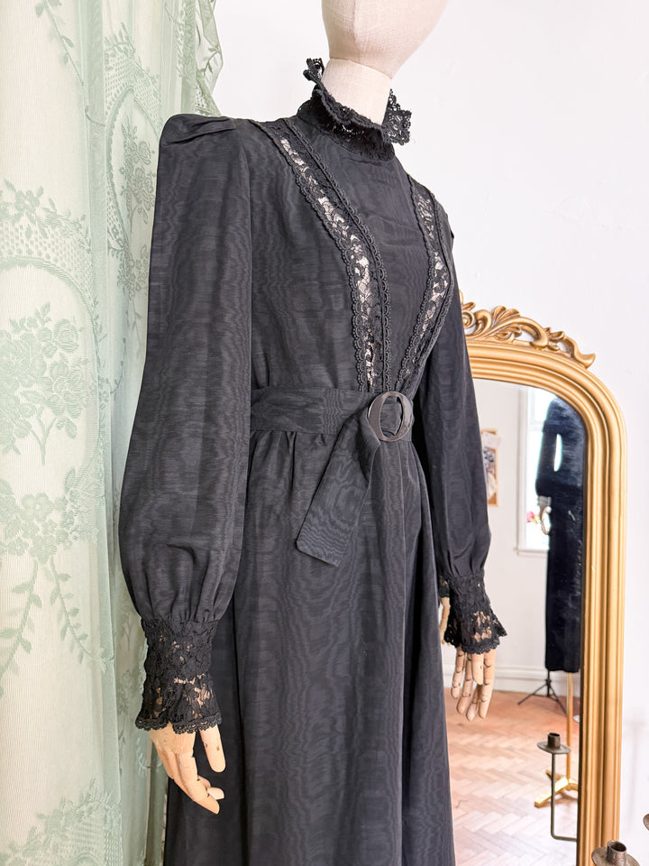 GRIMOIRE ~ DIVINE INSANE PRECIOUS RARE 1970S LEE BENDER AT BUS STOP MOIRE GROSGRAIN MAXI DRESS
