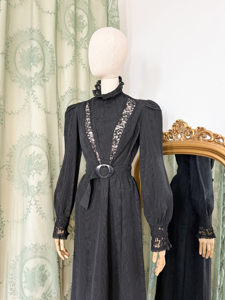 GRIMOIRE ~ DIVINE INSANE PRECIOUS RARE 1970S LEE BENDER AT BUS STOP MOIRE GROSGRAIN MAXI DRESS