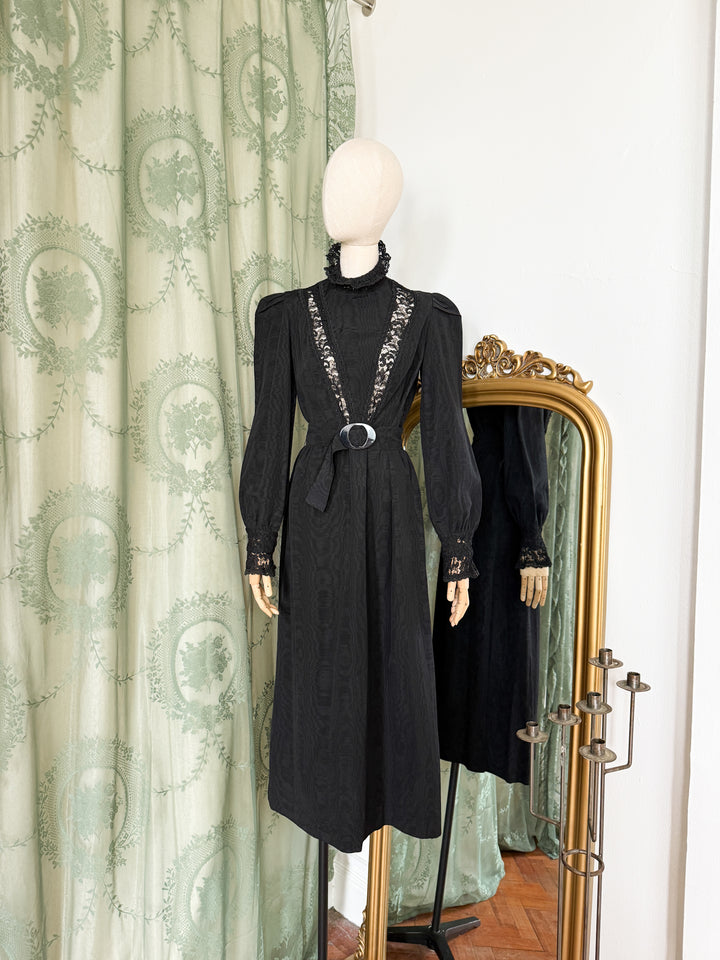 GRIMOIRE ~ DIVINE INSANE PRECIOUS RARE 1970S LEE BENDER AT BUS STOP MOIRE GROSGRAIN MAXI DRESS