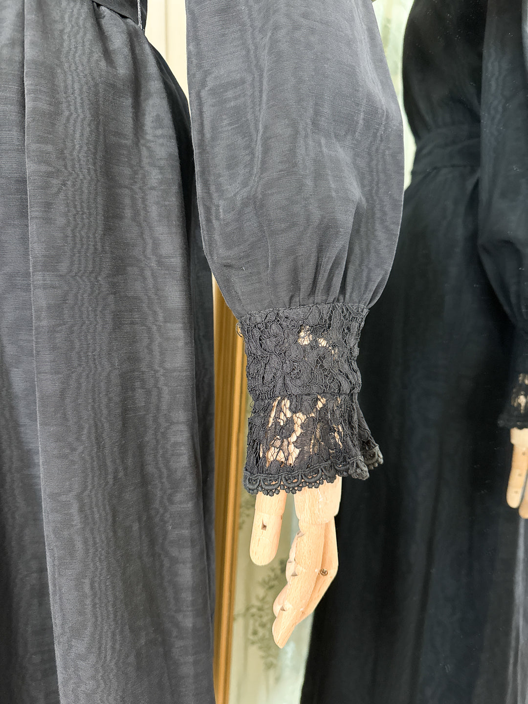 GRIMOIRE ~ DIVINE INSANE PRECIOUS RARE 1970S LEE BENDER AT BUS STOP MOIRE GROSGRAIN MAXI DRESS