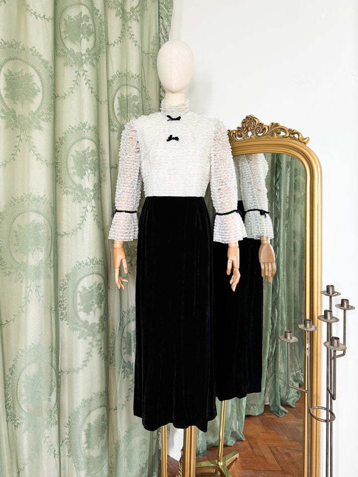 HEX ~ BEAUTIFUL VELVET AND LACE LATE 1960S MAXI DRESS