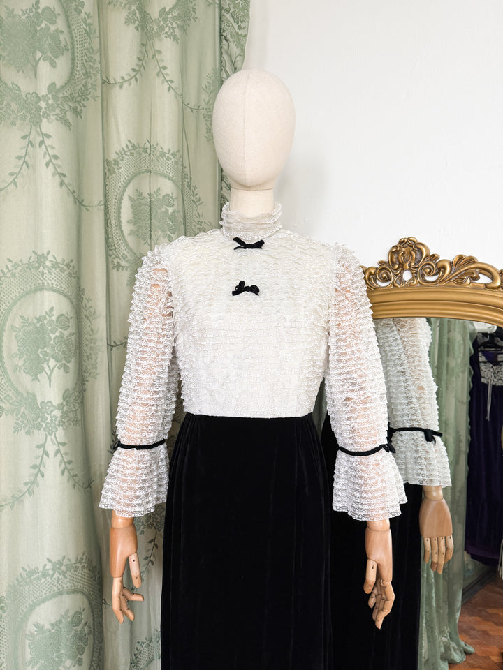 HEX ~ BEAUTIFUL VELVET AND LACE LATE 1960S MAXI DRESS