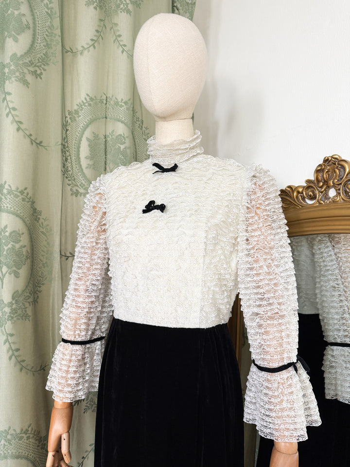 HEX ~ BEAUTIFUL VELVET AND LACE LATE 1960S MAXI DRESS