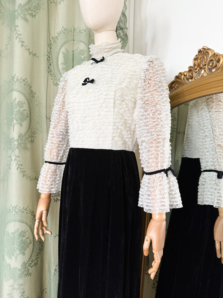 HEX ~ BEAUTIFUL VELVET AND LACE LATE 1960S MAXI DRESS