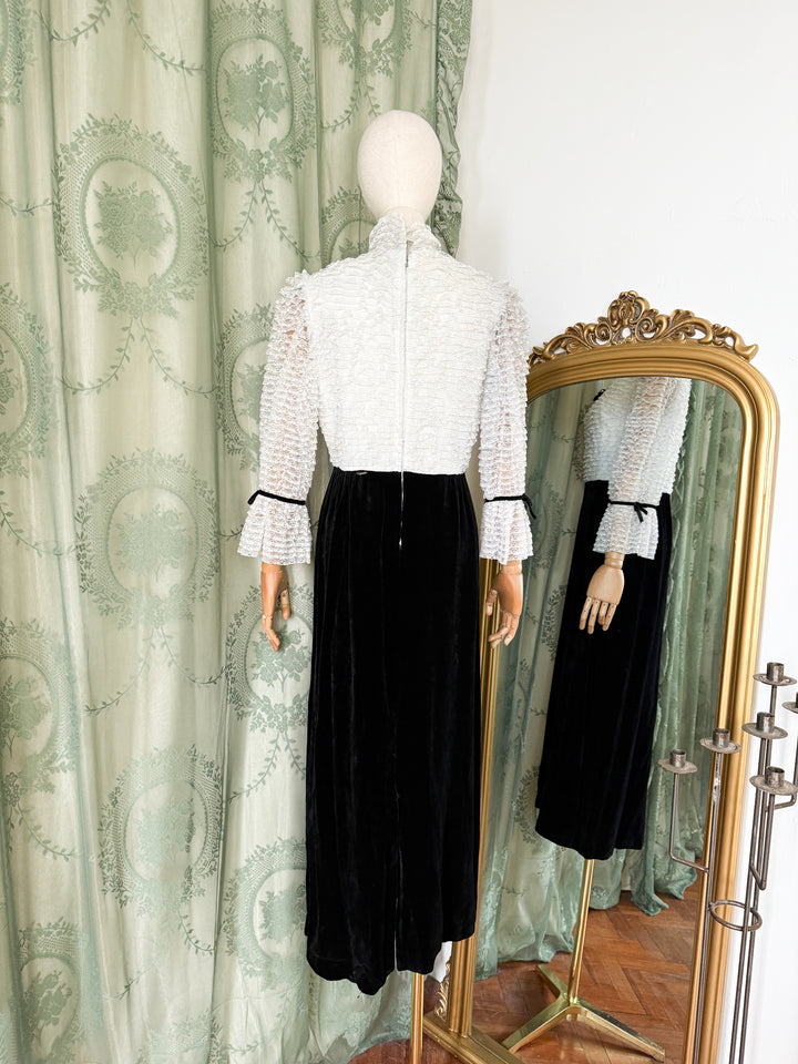 HEX ~ BEAUTIFUL VELVET AND LACE LATE 1960S MAXI DRESS