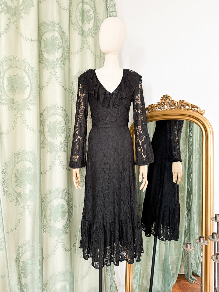 RAVEN ~ BEAUTIFUL 1970S BLACK LACE MIDI DRESS
