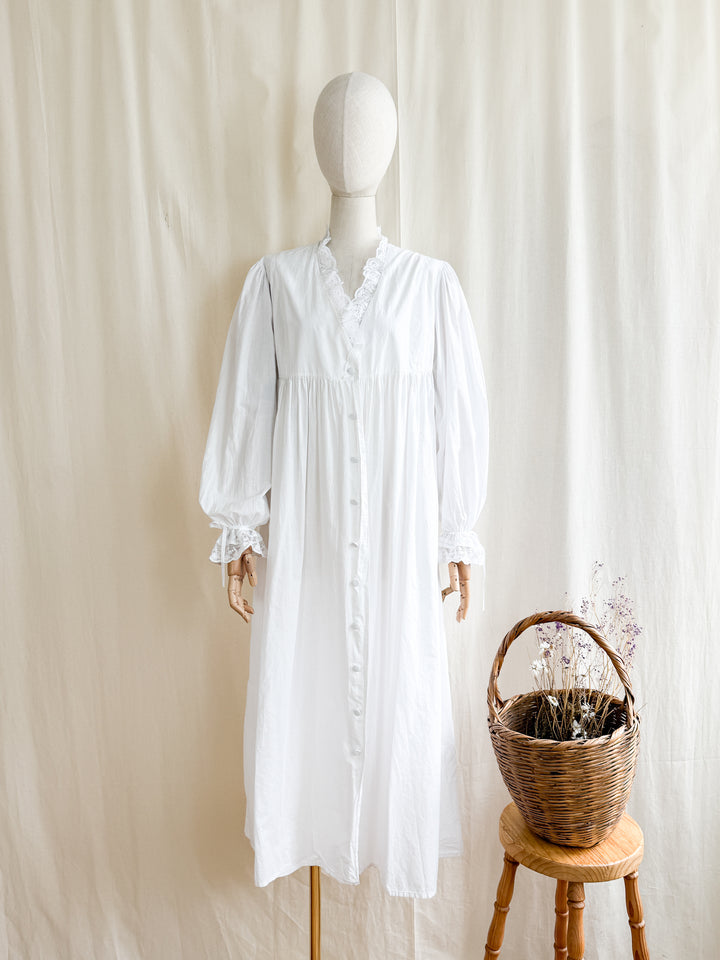 Precious Romantic 80s Lace Trimmed Laura Ashley Cotton Nightgown Smock Dress