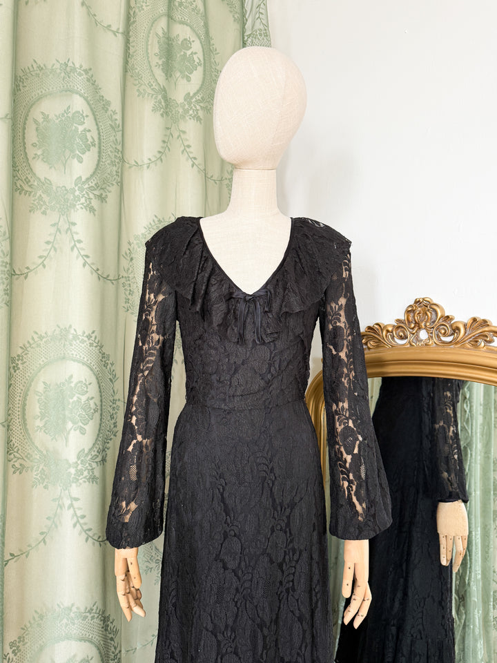 RAVEN ~ BEAUTIFUL 1970S BLACK LACE MIDI DRESS