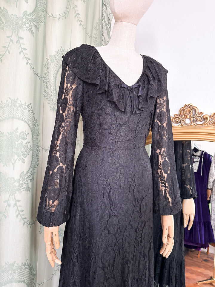 RAVEN ~ BEAUTIFUL 1970S BLACK LACE MIDI DRESS
