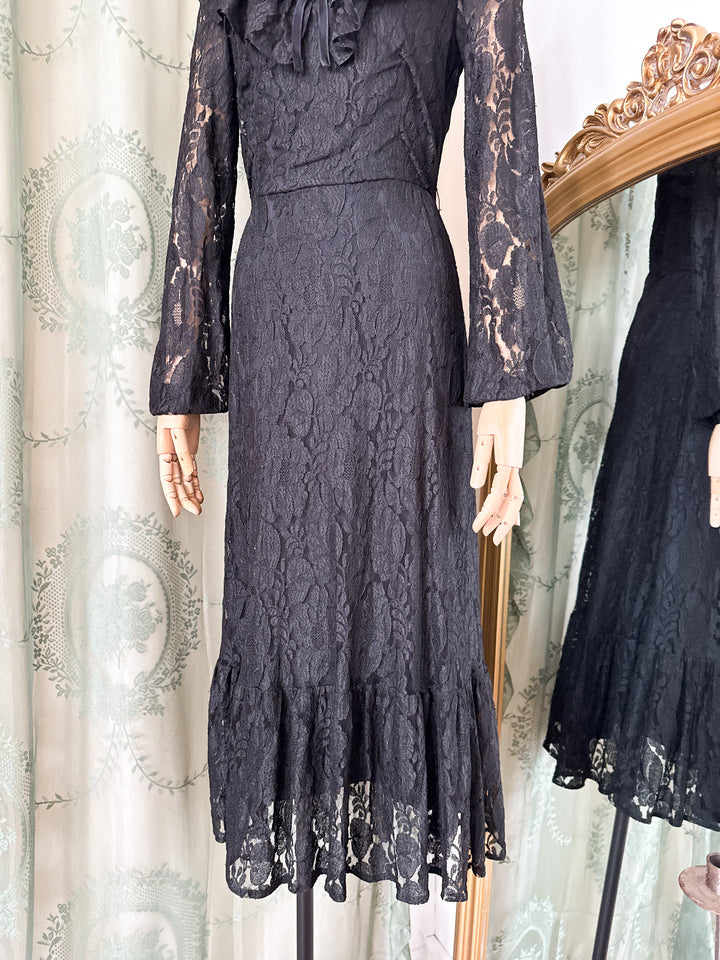 RAVEN ~ BEAUTIFUL 1970S BLACK LACE MIDI DRESS