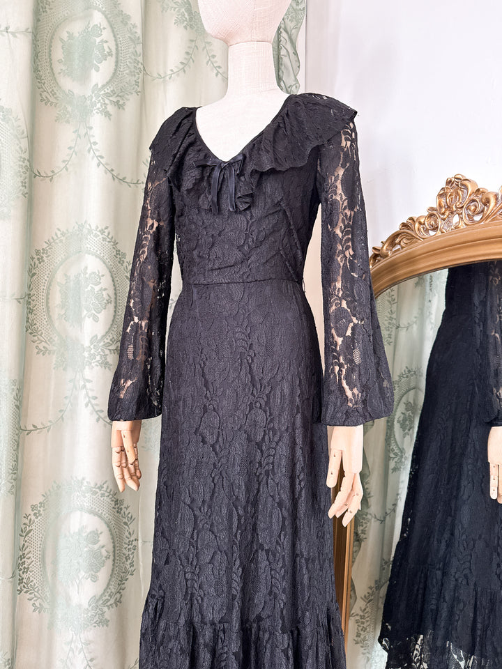 RAVEN ~ BEAUTIFUL 1970S BLACK LACE MIDI DRESS