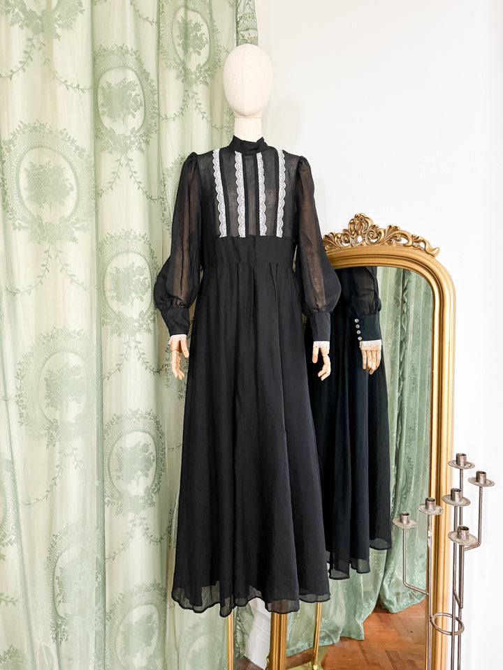 SHADOW ~ GORGEOUS 1970S BLACK COTTON LACE TRIMMED MAXI DRESS
