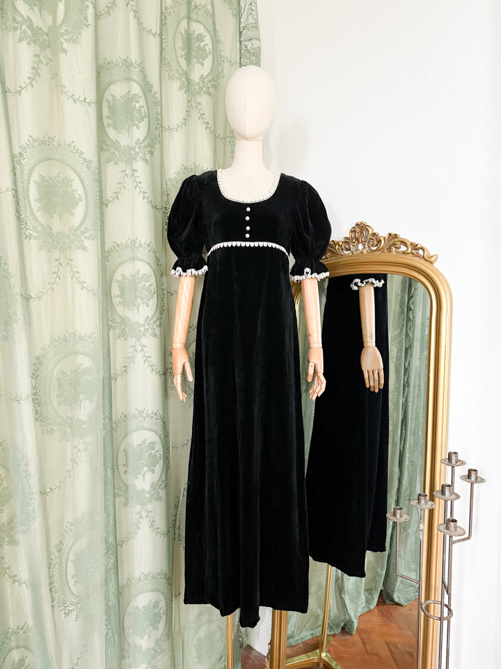 LANTERN ~ INCREDIBLE RARE LATE 1960S SHELENA BLACK VELVET MAXI DRESS