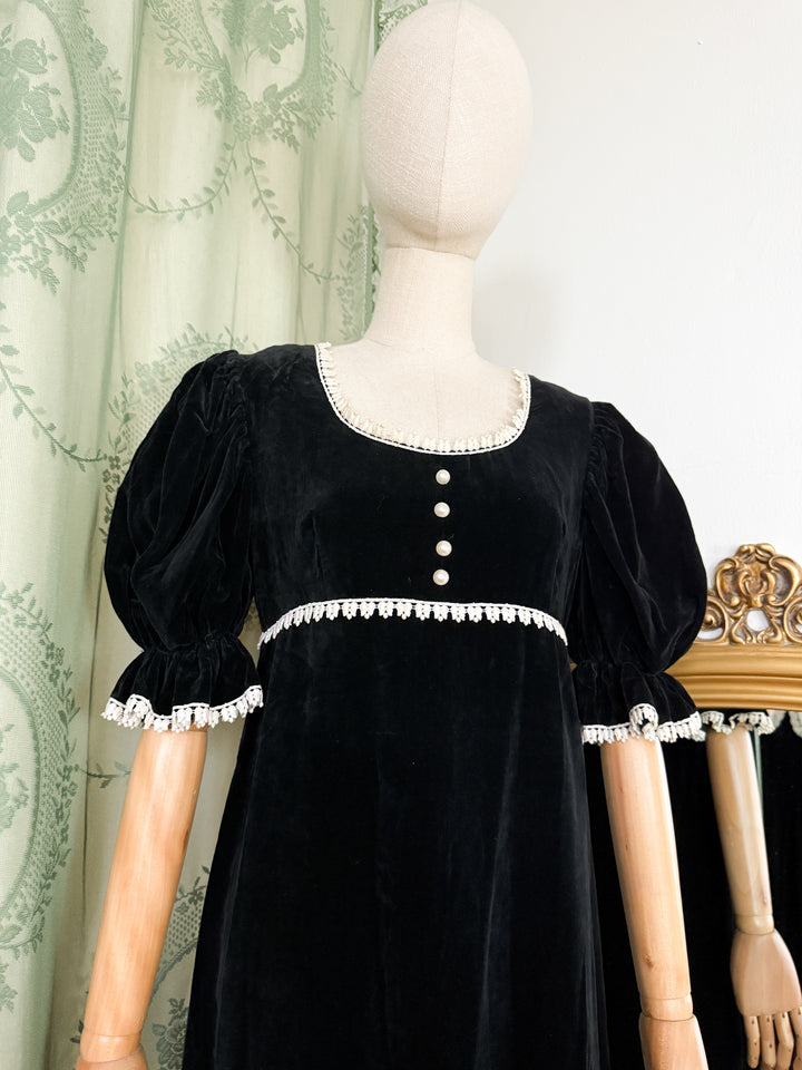 LANTERN ~ INCREDIBLE RARE LATE 1960S SHELENA BLACK VELVET MAXI DRESS