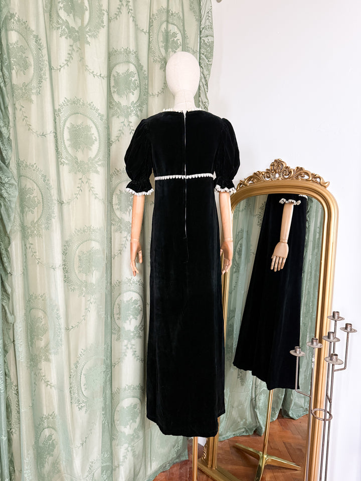 LANTERN ~ INCREDIBLE RARE LATE 1960S SHELENA BLACK VELVET MAXI DRESS