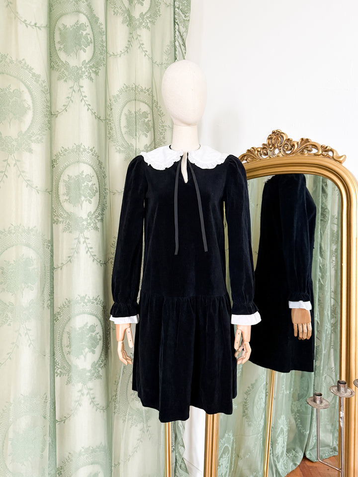 GRAVE ~ ADORABLE HAUNTING 1960S MISS SELFRIDGE VELVET MINI DRESS