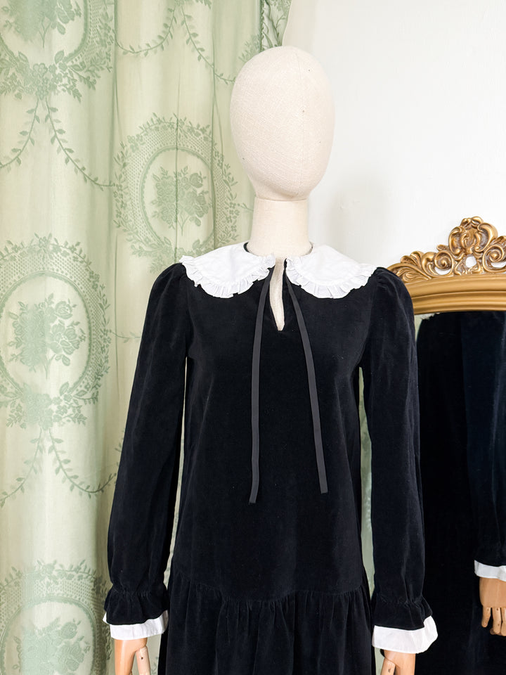 GRAVE ~ ADORABLE HAUNTING 1960S MISS SELFRIDGE VELVET MINI DRESS