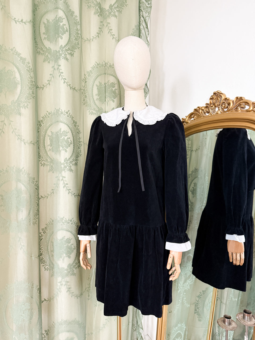 GRAVE ~ ADORABLE HAUNTING 1960S MISS SELFRIDGE VELVET MINI DRESS