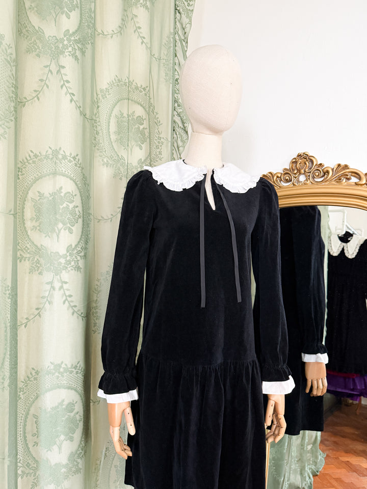 GRAVE ~ ADORABLE HAUNTING 1960S MISS SELFRIDGE VELVET MINI DRESS