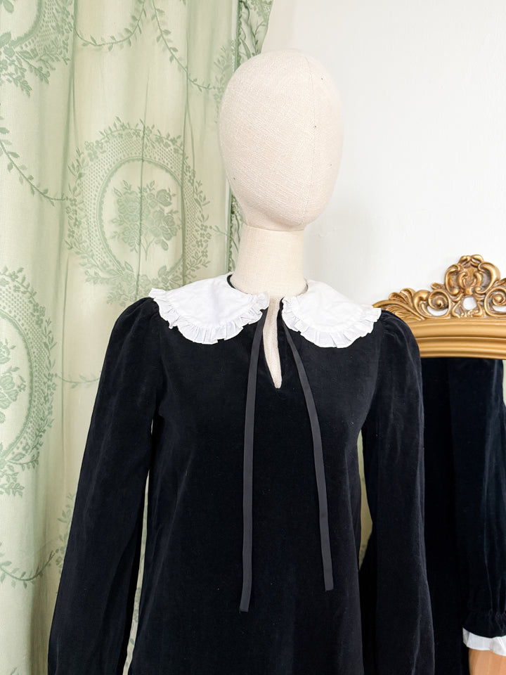 GRAVE ~ ADORABLE HAUNTING 1960S MISS SELFRIDGE VELVET MINI DRESS