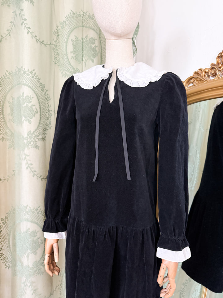 GRAVE ~ ADORABLE HAUNTING 1960S MISS SELFRIDGE VELVET MINI DRESS