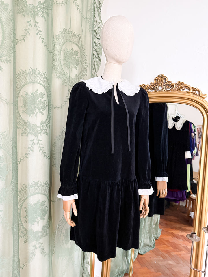 GRAVE ~ ADORABLE HAUNTING 1960S MISS SELFRIDGE VELVET MINI DRESS
