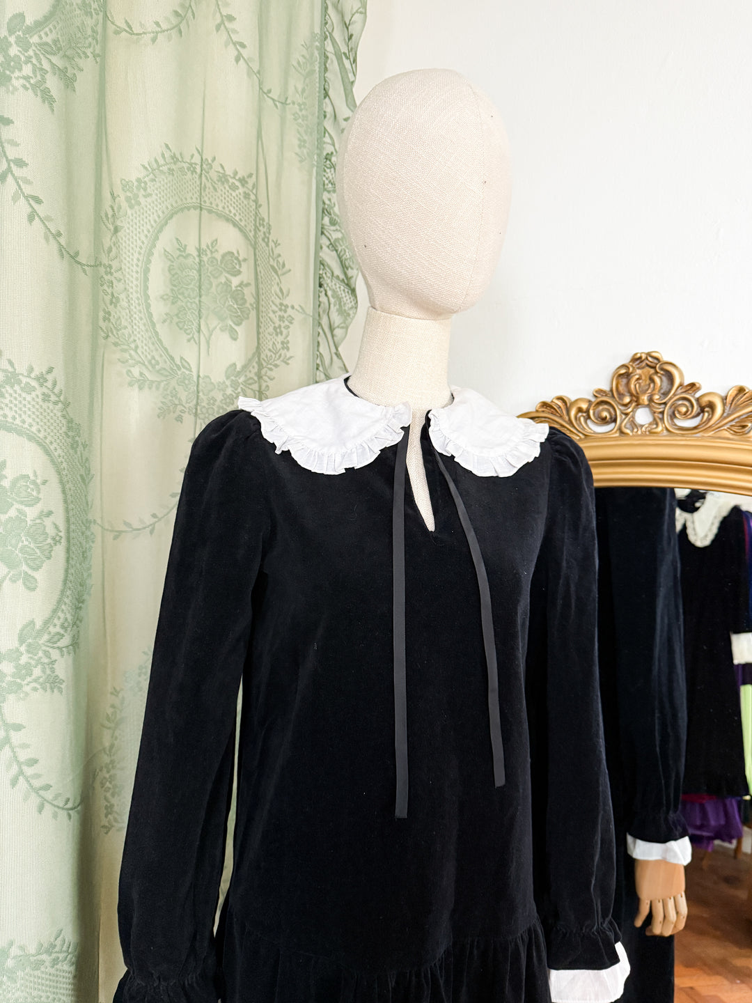 GRAVE ~ ADORABLE HAUNTING 1960S MISS SELFRIDGE VELVET MINI DRESS