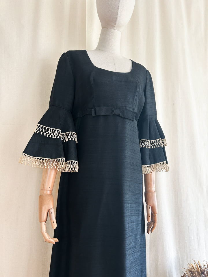 The Ghoul ~ beautiful raw silk 60s maxi dress