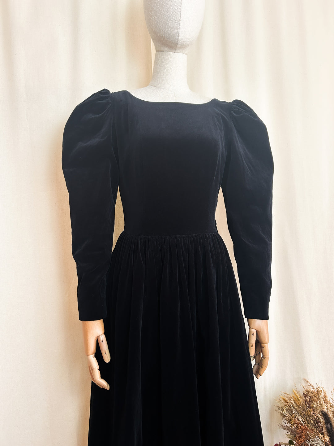 The Evanora ~ divine 80s Laura Ashley cotton velvet dress The Pansy Garden The Evanora ~ divine 80s Laura Ashley cotton velvet dress The Pansy Garden
