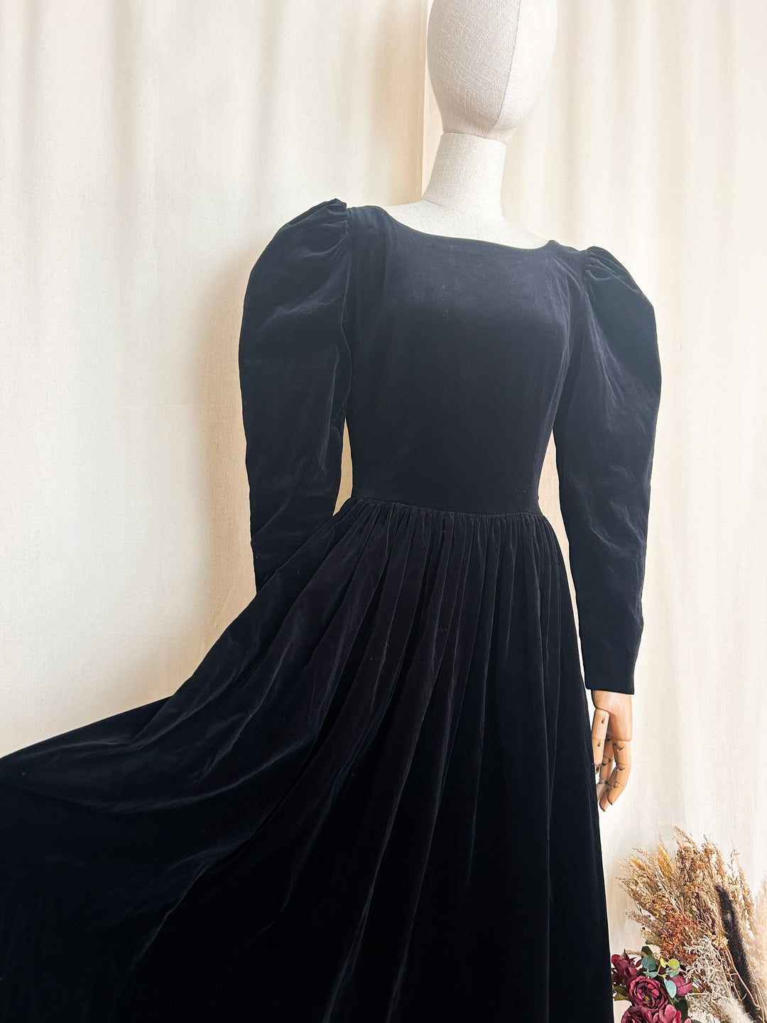 The Evanora ~ divine 80s Laura Ashley cotton velvet dress The Pansy Garden The Evanora ~ divine 80s Laura Ashley cotton velvet dress The Pansy Garden