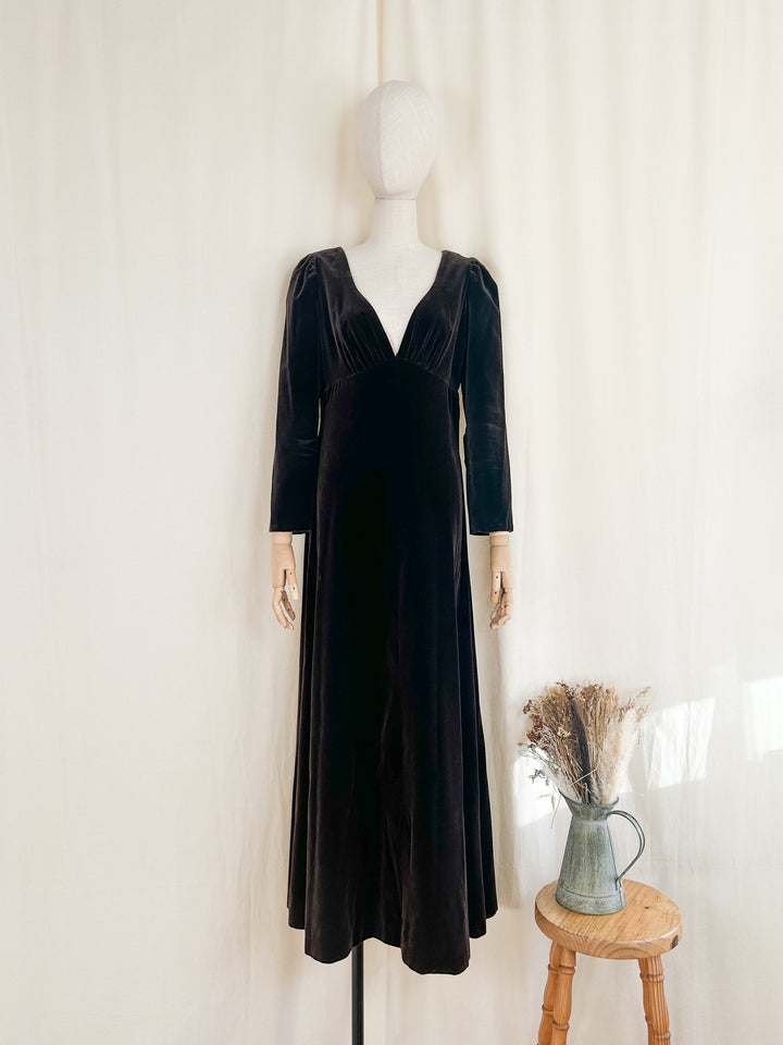 The Briarwood ~ insanely beautiful rare chocolate brown velvet 70s maxi dress by quad