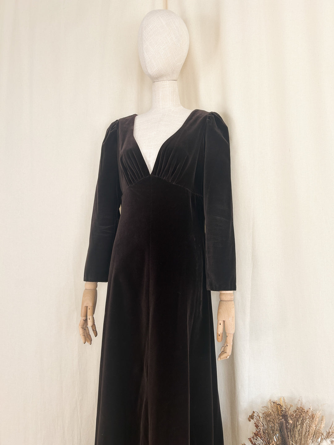 The Briarwood ~ insanely beautiful rare chocolate brown velvet 70s maxi dress by quad