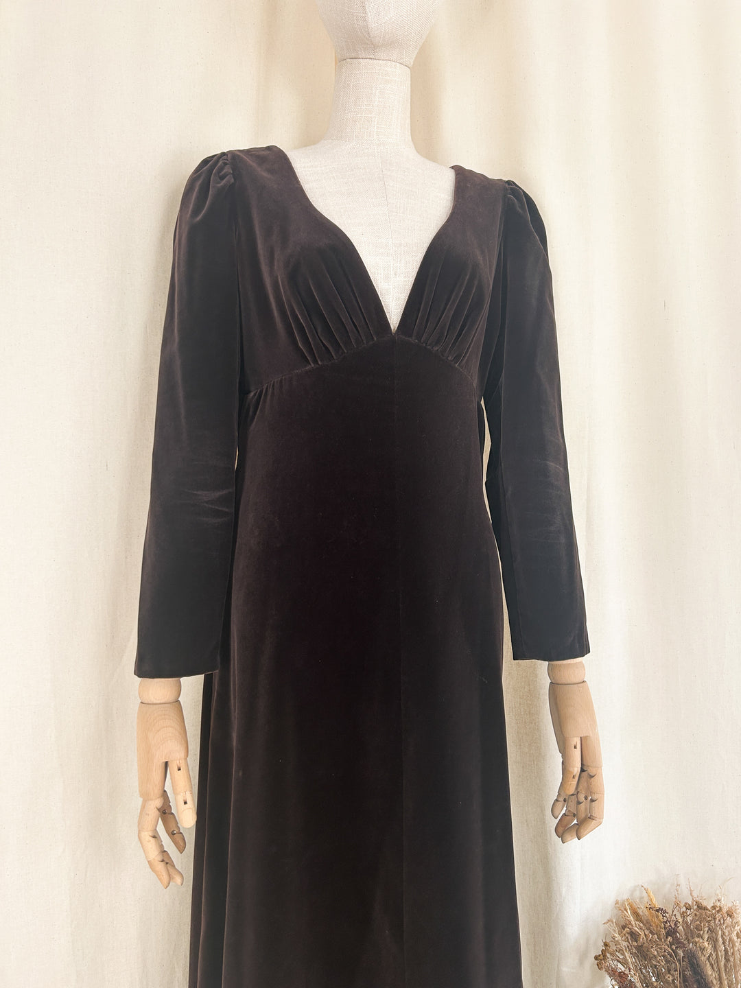 The Briarwood ~ insanely beautiful rare chocolate brown velvet 70s maxi dress by quad