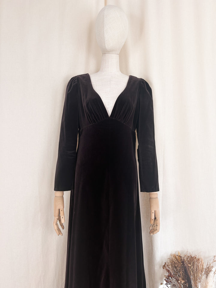 The Briarwood ~ insanely beautiful rare chocolate brown velvet 70s maxi dress by quad