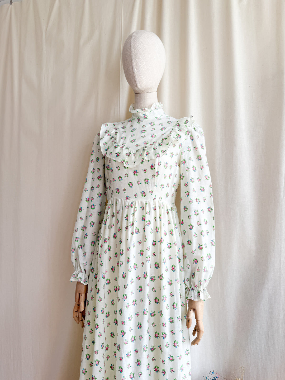 Gorgeous White Floral Cotton 70s Prairie Maxi Dress
